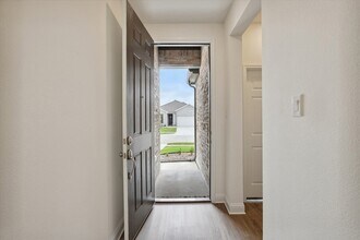 2521 Wayne Ave in Aubrey, TX - Building Photo - Building Photo