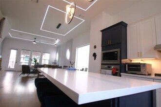 861 Fisher St in Houston, TX - Building Photo - Building Photo