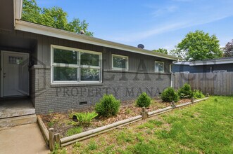 730 N Chipper Ln in Wichita, KS - Building Photo - Building Photo
