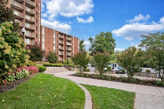 Columbia Pointe in Columbia, MD - Building Photo - Building Photo