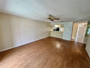 4908 Myrtle Oak Dr in New Port Richey, FL - Building Photo - Building Photo