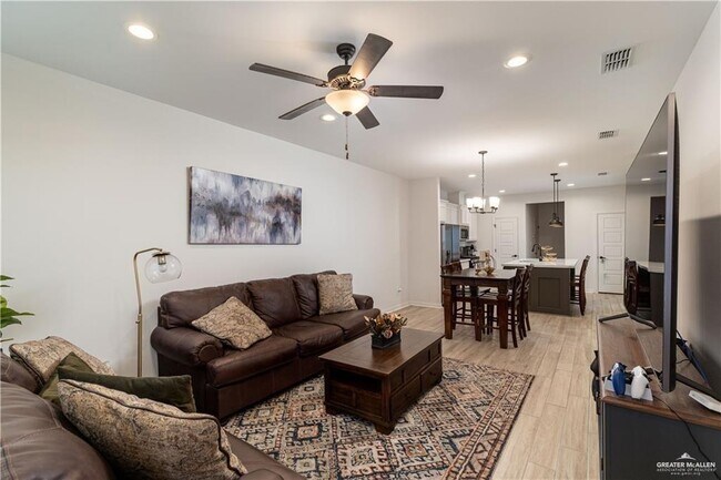 25 Xavier Ave in McAllen, TX - Building Photo - Building Photo