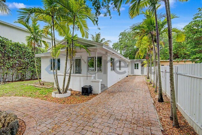 5210 NW 5th Ave in Miami, FL - Building Photo - Building Photo