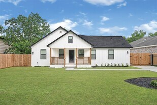 1008 Danube St in Houston, TX - Building Photo