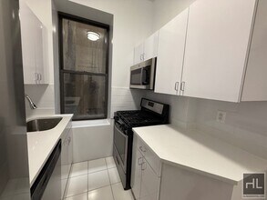 WEST 72 STREET in New York, NY - Building Photo - Building Photo