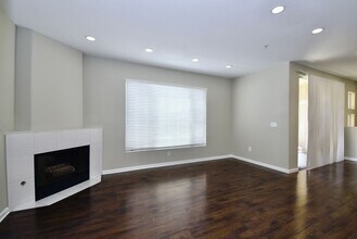 7167 S Durango Dr in Las Vegas, NV - Building Photo - Building Photo