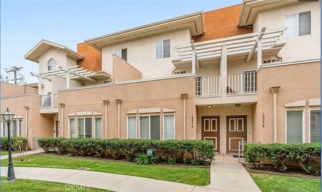 12056 S Broadway in Los Angeles, CA - Building Photo - Building Photo
