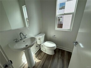 693 S Lyon St in Santa Ana, CA - Building Photo - Building Photo