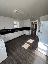 1050 E Pacific St in Springfield, MO - Building Photo - Building Photo