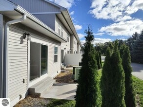 1542 Simsbury St in Traverse City, MI - Building Photo - Building Photo