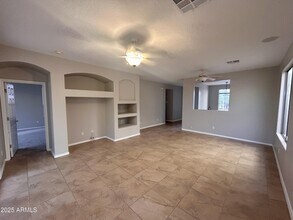 2635 W Sat Nam Way in Phoenix, AZ - Building Photo - Building Photo