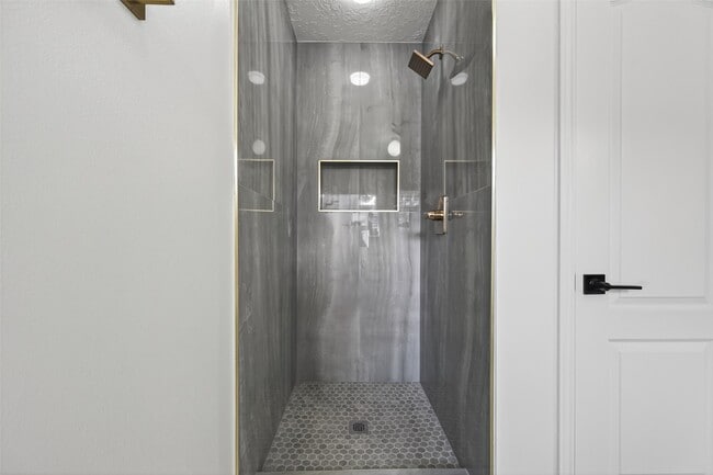 2431 Parkwood Ln in Sugar Land, TX - Foto de edificio - Building Photo