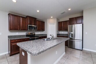 1758 Broad Winged Hawk Dr in Ruskin, FL - Building Photo - Building Photo