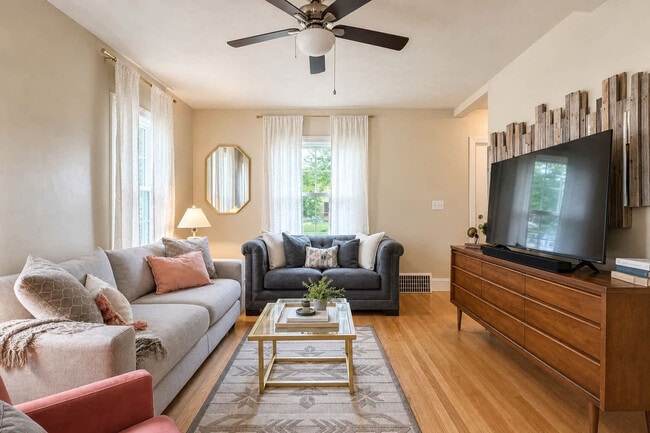 239 Edgewater Dr