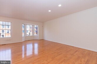 12921 Starters Ln in Fairfax, VA - Building Photo - Building Photo
