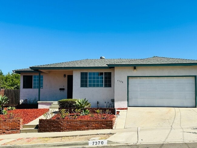 7370 Minerva Dr in San Diego, CA - Building Photo - Building Photo