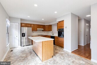 38 Tudor Ct in Timonium, MD - Foto de edificio - Building Photo