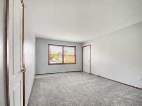 5969 Crestmoor Dr SE in Kentwood, MI - Building Photo - Building Photo