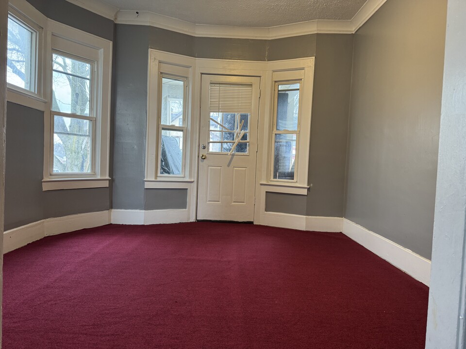 386 Ridgeway Ave, Unit 04 in Rochester, NY - Building Photo