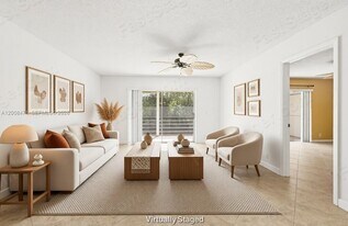 110 Lake Meryl Dr in West Palm Beach, FL - Building Photo