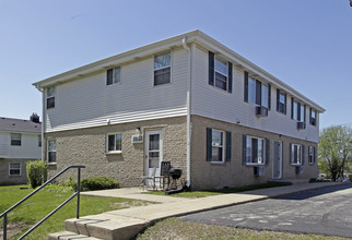 Hillcrest Apartments in Waukesha, WI - Building Photo - Building Photo