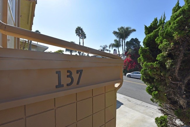 137 W Avenida Palizada in San Clemente, CA - Building Photo - Building Photo