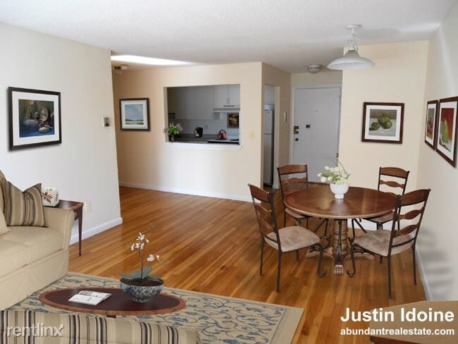11 Brattle Dr-Unit -Apt 4 in Arlington, MA - Foto de edificio