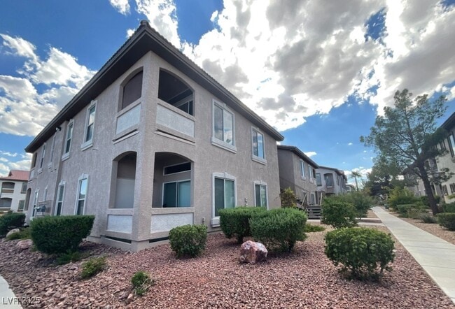 2305 W Horizon Ridge Pkwy