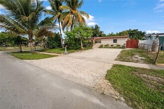 801 N 70th Ave in Hollywood, FL - Building Photo - Building Photo