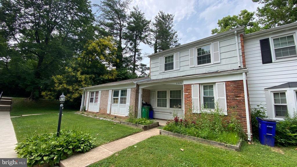 5529 Woodenhawk Cir in Columbia, MD - Building Photo