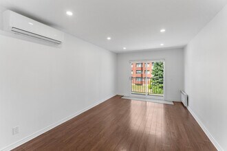 2632 Modugno Rue in St. Laurent, QC - Building Photo - Building Photo