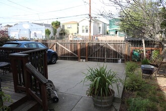 3138 Market St in Oakland, CA - Building Photo - Building Photo