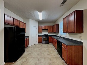 2400 Village Green Dr in Fairburn, GA - Building Photo - Building Photo