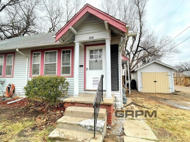 property at 1018 N Maple St