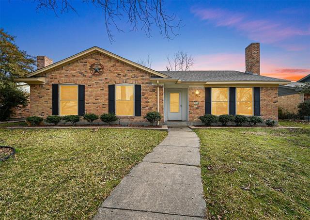 2234 Briarmeadow Dr in Garland, TX - Foto de edificio