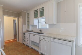 1305 Bettes St in Conroe, TX - Foto de edificio - Building Photo