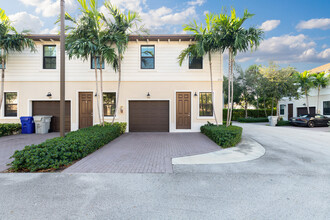 Bridgewater Villas in Pompano Beach, FL - Building Photo - Building Photo