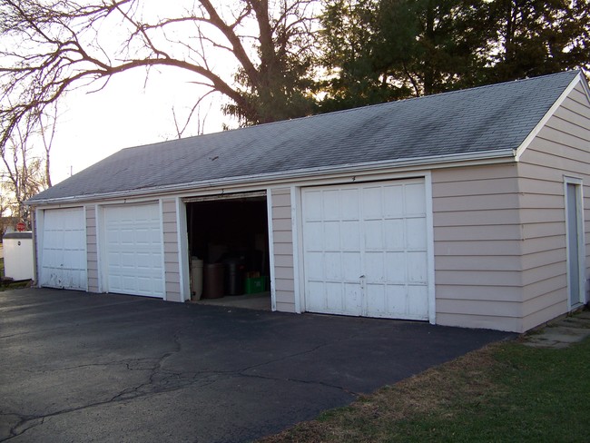 529 Olive Ct, Unit 2 in Loves Park, IL - Foto de edificio - Building Photo
