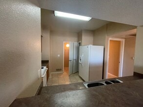 7255 W Sunset Rd in Las Vegas, NV - Building Photo - Building Photo