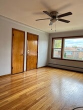 5748 W Montrose Ave, Unit 1 in Chicago, IL - Foto de edificio - Building Photo