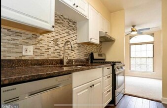 8312 Tobin Rd, Unit 31 in Annandale, VA - Building Photo - Building Photo