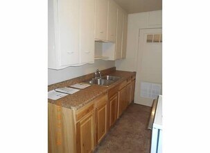 1436 Broadway Ave-Unit -1438 in Great Bend, KS - Building Photo - Building Photo