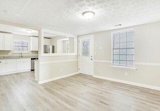 5590 Pennybrook Ct in Stone Mountain, GA - Building Photo - Building Photo