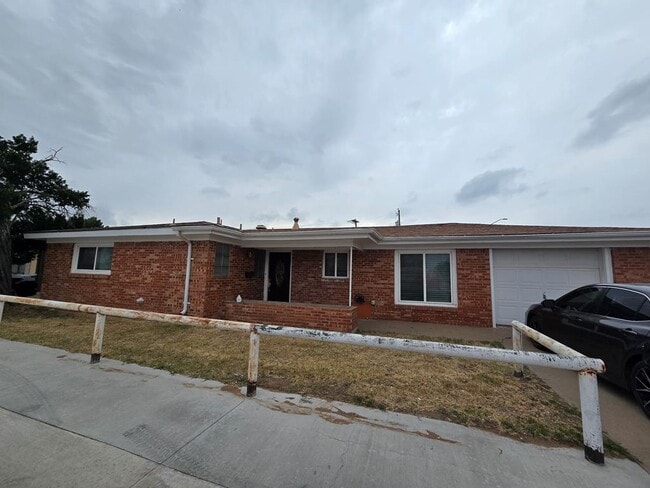 property at 2405 Nabors Ln