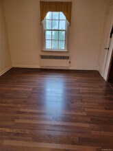 228 East Ave in Valley Stream, NY - Building Photo - Building Photo