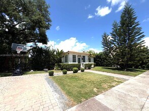 11 Veragua Ave in Coral Gables, FL - Building Photo - Building Photo