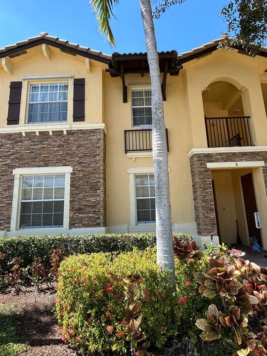 9257 SW 227th St in Cutler Bay, FL - Building Photo