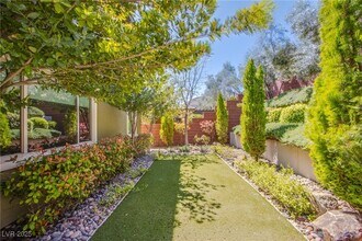 5863 Glory Heights Dr in Las Vegas, NV - Building Photo - Building Photo