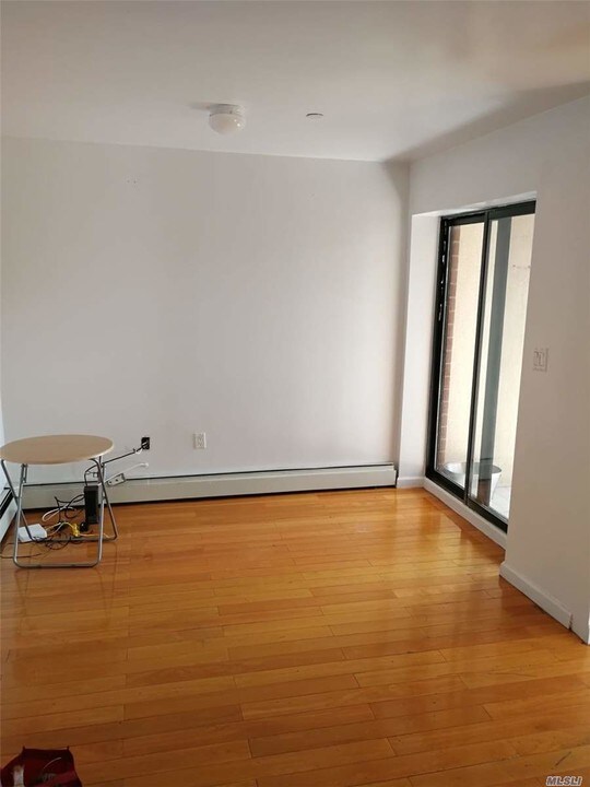 43-20 Union St-Unit -6C in Queens, NY - Building Photo