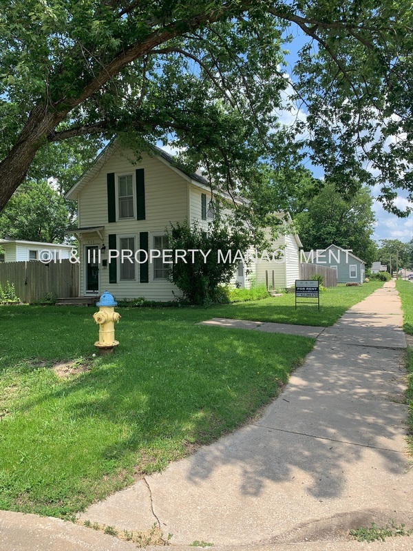 property at 633 S Elm St